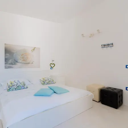 Deliziosa Patrizia A Villa *